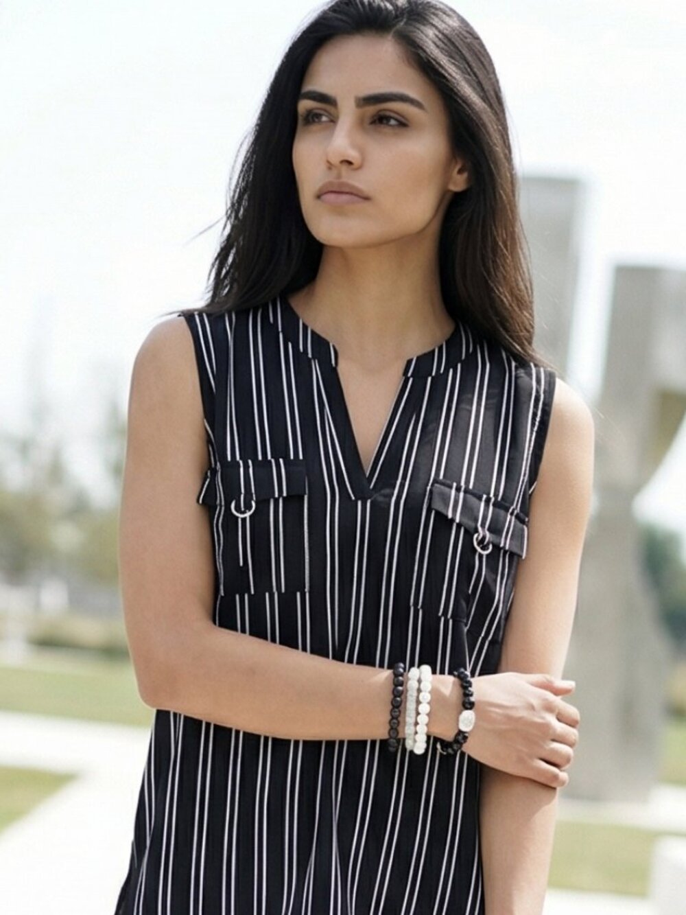 Slimming CHARMING CHARLIE Women’s Sleeveless Top Black & White Stripes Like New!